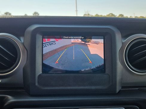 Used 2021 Jeep Wrangler Willys image 29