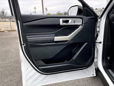 Used 2022 Ford Explorer Limited image 17