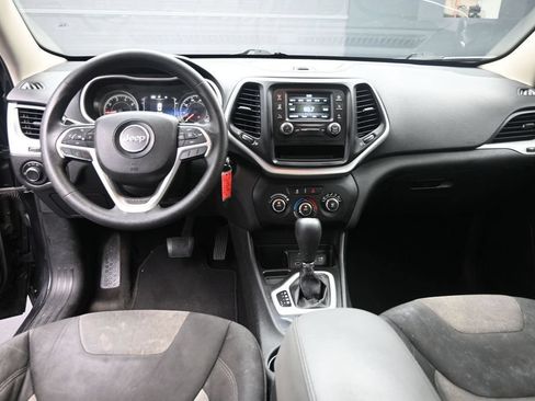 Used 2014 Jeep Cherokee Sport FWD image 9