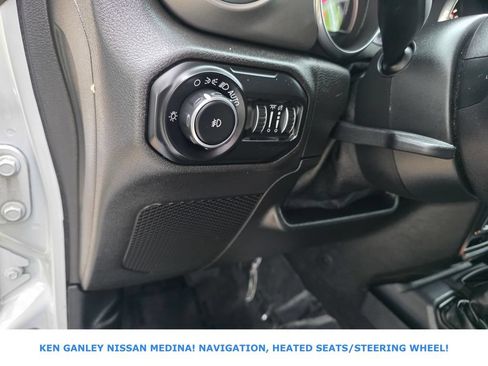 Used 2018 Jeep Wrangler Unlimited Sahara AWD/4WD image 35