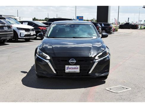 Used 2024 Nissan Altima 2.5 SV w/ SV Premium Package AWD/4WD image 2