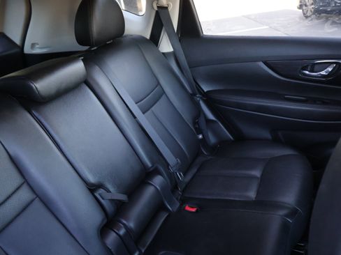 Used 2018 Nissan Rogue SL FWD image 13