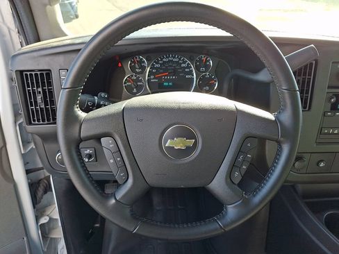 Used 2022 Chevrolet Express 3500 w/ Power Convenience Package RWD image 17