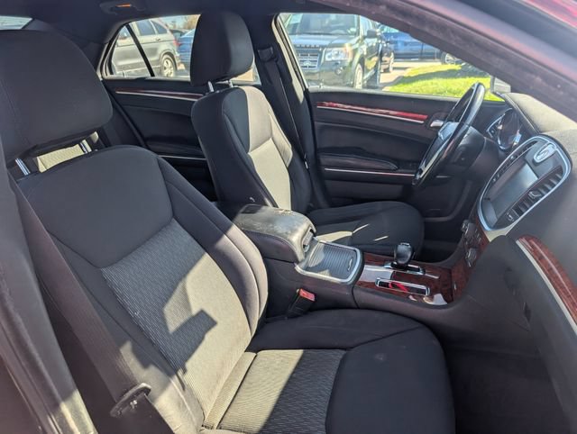 Used 2012 Chrysler 300 RWD image 20