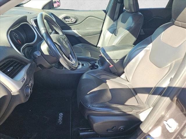 Used 2018 Jeep Cherokee Latitude Plus FWD image 13
