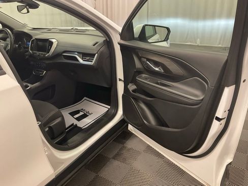 Used 2024 GMC Terrain SLE image 24