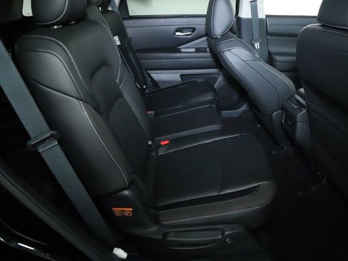 Certified 2025 Nissan Pathfinder SL image 34