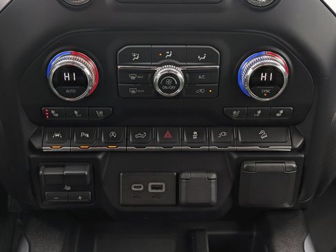 Used 2020 GMC Sierra 1500 SLT w/ SLT Premium Plus Package image 34