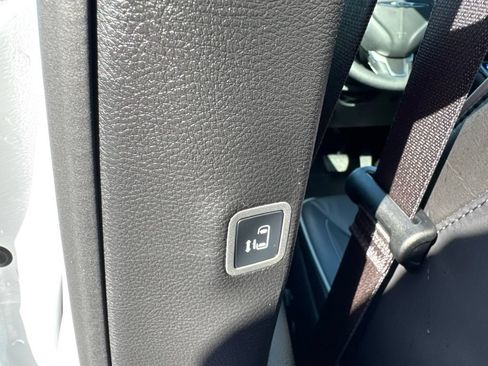 Used 2026 Chrysler Pacifica Limited FWD image 22