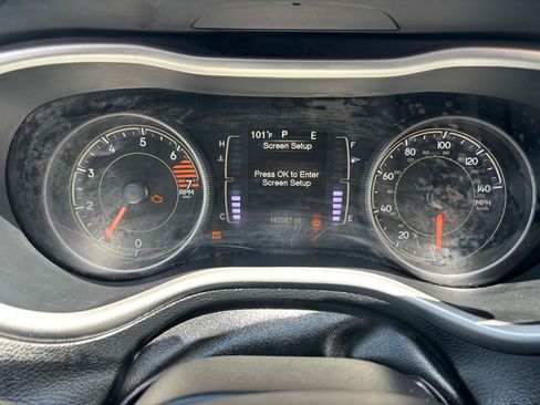 Used 2018 Jeep Cherokee Latitude Plus w/ Trailer Tow Group AWD/4WD image 20
