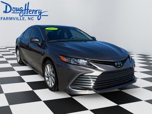 Used 2023 Toyota Camry LE image 7