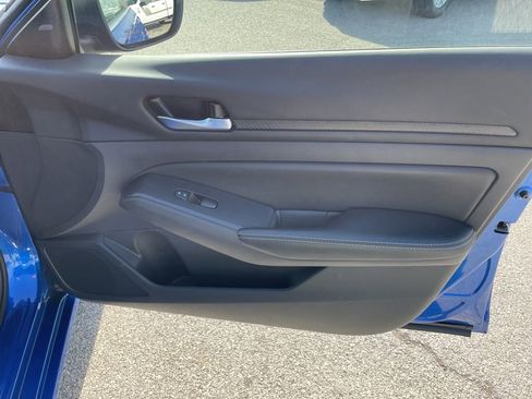 Used 2025 Nissan Altima 2.5 SV FWD image 29