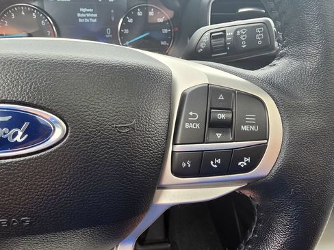 Used 2022 Ford Explorer XLT w/ Equipment Group 202A AWD/4WD image 19