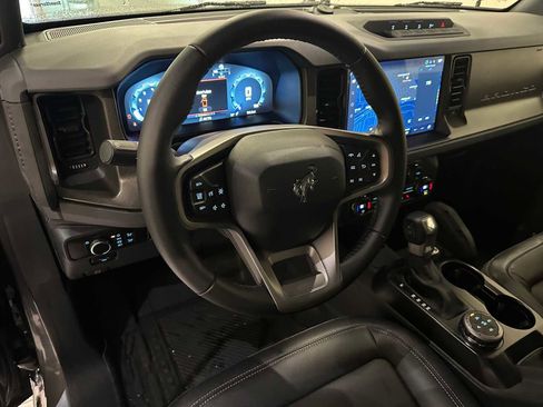 Used 2025 Ford Bronco Big Bend w/ Black Diamond Package image 3