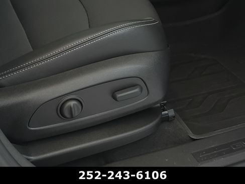 Used 2024 GMC Terrain SLT w/ Infotainment Package II AWD/4WD image 40