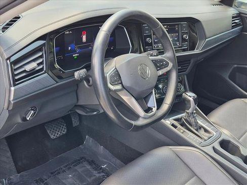 Used 2023 Volkswagen Jetta SE w/ Panoramic Sunroof Package FWD image 9