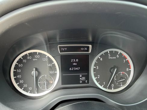 Used 2017 INFINITI QX30 Premium FWD image 16
