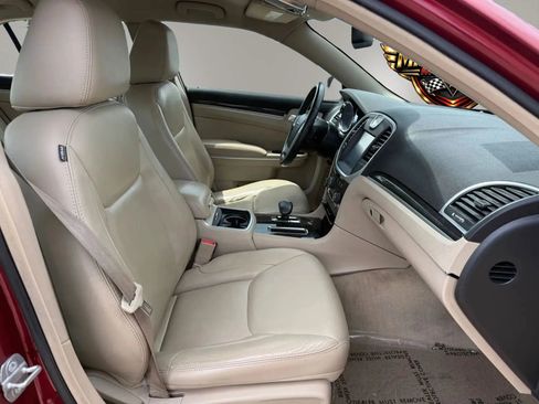 Used 2014 Chrysler 300 RWD image 18