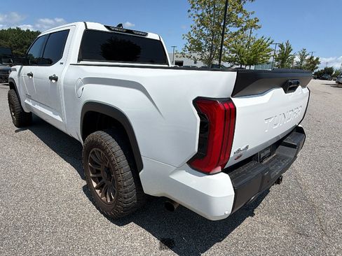 Used 2022 Toyota Tundra SR5 w/ SR5 Convenience Package AWD/4WD image 10