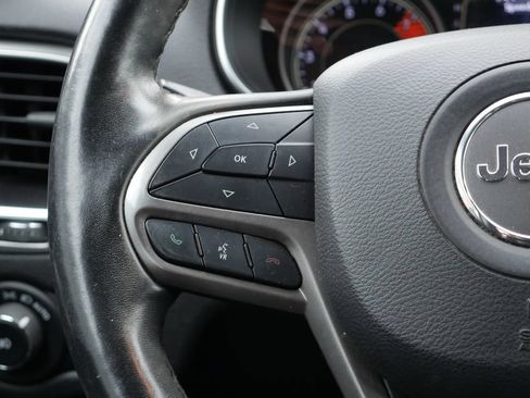 Used 2019 Jeep Cherokee Latitude Plus w/ Cold Weather Group AWD/4WD image 12