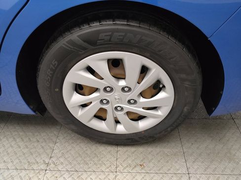 Used 2017 Hyundai Elantra SE image 31