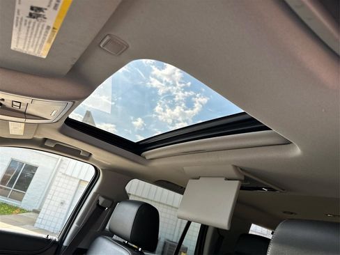 Used 2015 Chevrolet Tahoe LTZ AWD/4WD image 23