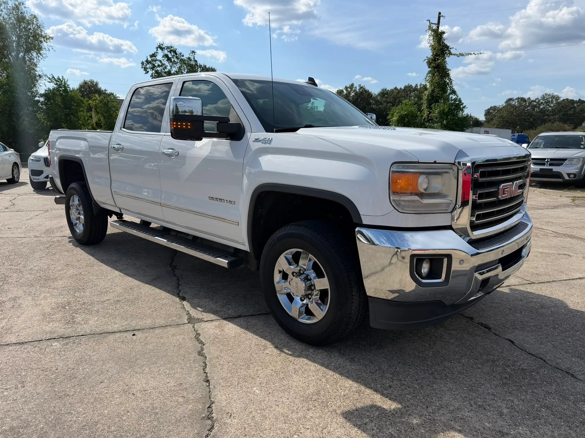 Used 2015 GMC Sierra 2500 SLT w/ Duramax Plus Package AWD/4WD image 7