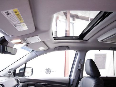 Certified 2022 Honda Pilot Touring image 42