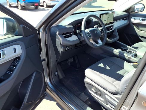New 2026 Ford Explorer Active AWD/4WD image 6