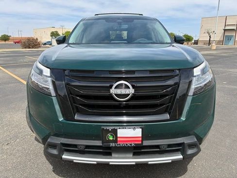 Certified 2023 Nissan Pathfinder Platinum w/ Black Appearance Package FWD image 9
