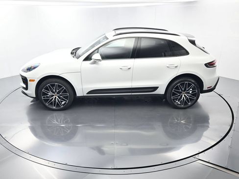 Certified 2026 Porsche Macan AWD/4WD image 35