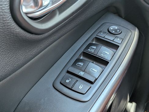 Used 2019 Jeep Cherokee Latitude Plus AWD/4WD image 23