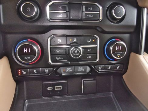 Used 2021 Chevrolet Tahoe Premier w/ Premium Package image 26