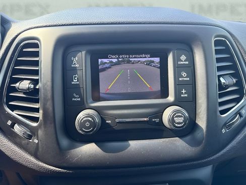 Used 2018 Jeep Compass Latitude w/ Cold Weather Group AWD/4WD image 14