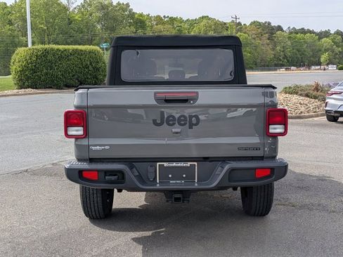 Used 2021 Jeep Gladiator Sport image 5