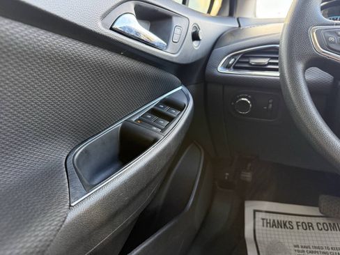 Used 2018 Chevrolet Cruze LT w/ Convenience Package FWD image 29