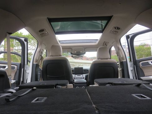 Used 2020 Ford Explorer XLT w/ Equipment Group 202A AWD/4WD image 24