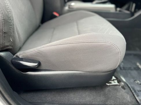 Used 2018 Toyota Tacoma TRD Off-Road w/ Technology Package image 21