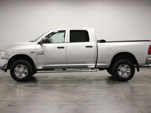 Used 2018 RAM 2500 Tradesman w/ Chrome Appearance Group AWD/4WD image 5