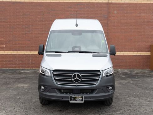 Used 2025 Mercedes-Benz Sprinter 2500 image 2