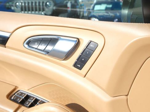 Used 2015 Porsche Cayenne S image 11