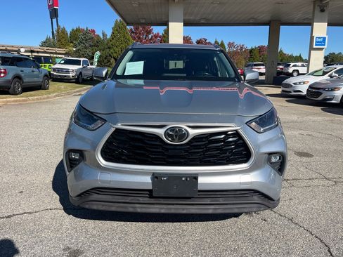 Used 2021 Toyota Highlander XLE image 5