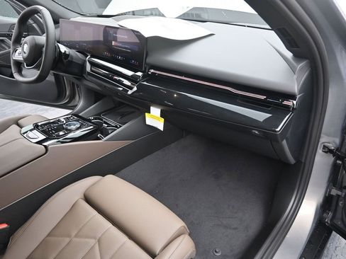 Certified 2025 BMW 530i 530i w/ Premium Package image 17