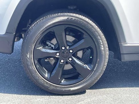 Used 2024 Jeep Grand Cherokee Altitude AWD/4WD image 14