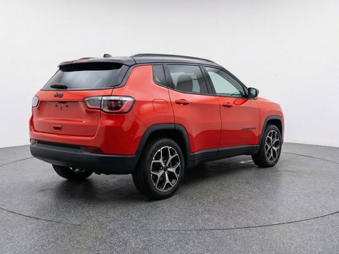 Used 2025 Jeep Compass Limited image 9