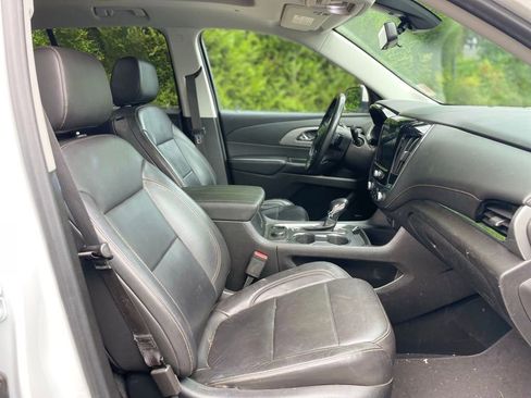 Used 2021 Chevrolet Traverse RS AWD/4WD image 24