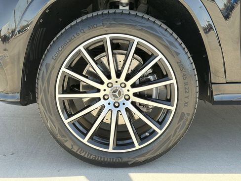 Used 2025 Mercedes-Benz GLS 450 4MATIC image 9