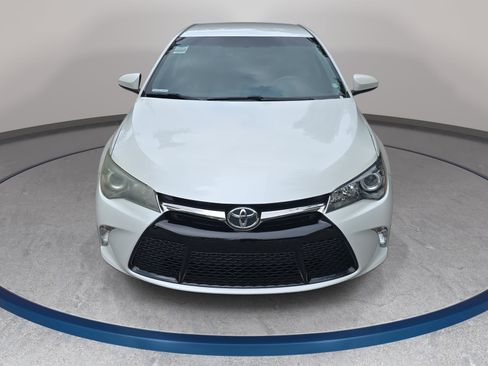 Used 2017 Toyota Camry SE FWD image 2