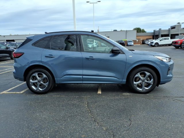 Used 2023 Ford Escape ST-Line w/ Tech Pack #1 AWD/4WD image 11