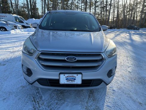 Used 2017 Ford Escape SE image 2